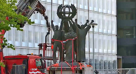 В Хельсинки демонтировали монумент «За мир во всем мире»