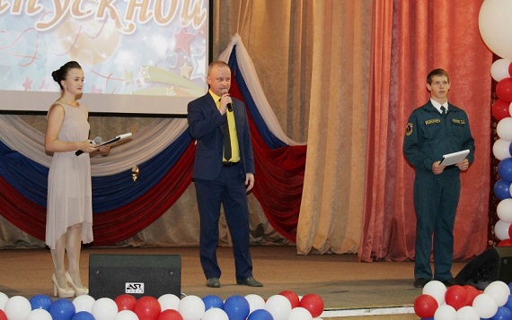 Министр спорта Хакасии поздравил выпускников УТОРа