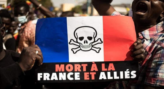 Власти Мали выгоняют из страны французского посла