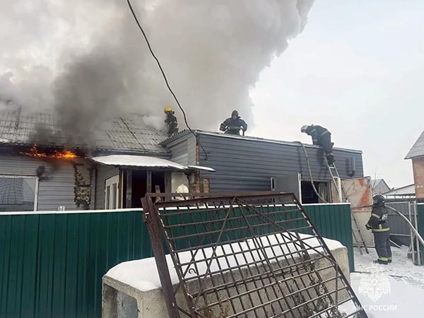 В Саяногорске из-за недосмотра за печью в частном доме возник пожар