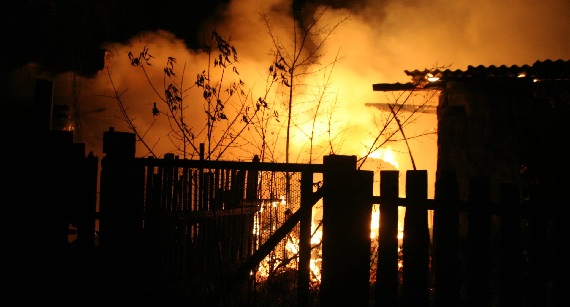 Пожарные Хакасии потушили три сарая за сутки
