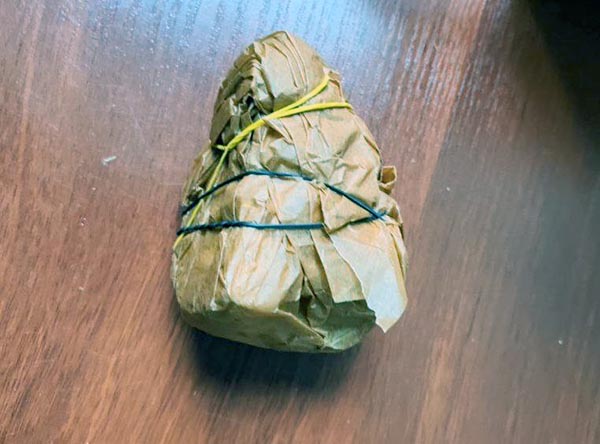 Наркодилер с особо крупной партией опиоида попался в Хакасии