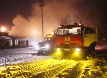 В Хакасии грузовик вспыхнул прямо на автотрассе
