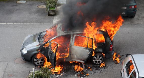 В Хакасии горят дома и машины