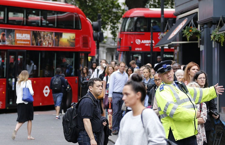 Теракт в лондонском метро: мужчина ранил несколько человек