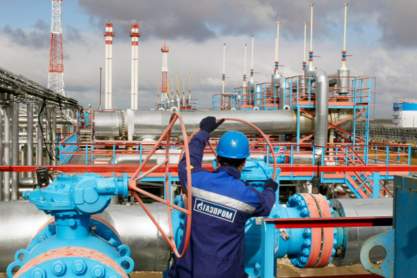 Газпром готовится к падению цен на нефть