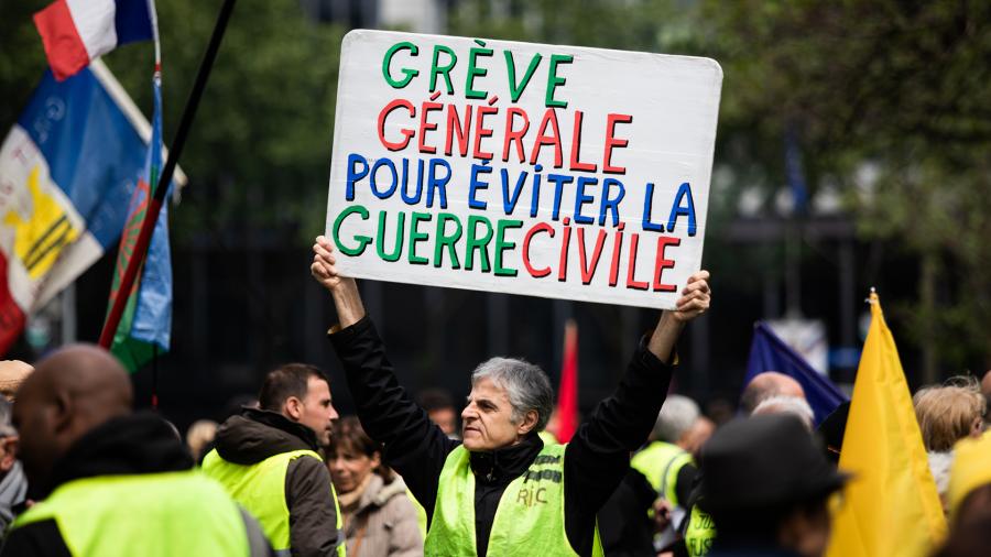 "Желтые жилеты" во Франции снова протестуют