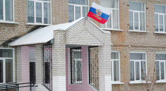 Путин поддержал идею церемониального поднятия флага в российских школах