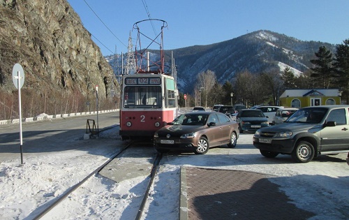 В Саяногорске водитель иномарки столкнулся с трамваем (ФОТО)