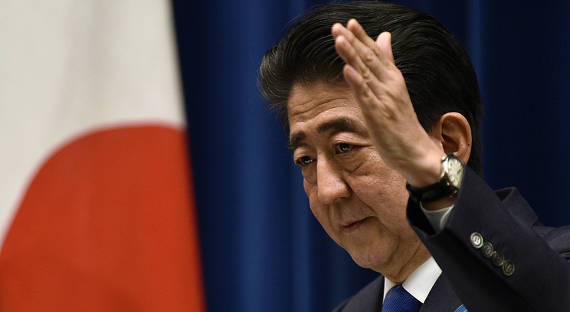Японское правительство занялось перестановками