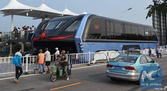 В Китае испытан чудо-автобус (ФОТО)