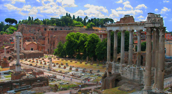 В Италии обрушилась стена Римского форума