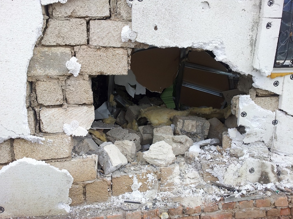 Кто-то проломил стену гаража абаканского пенсионера