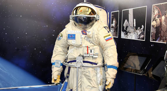 Выход космонавтов в космос отложат из-за гибели скафандра