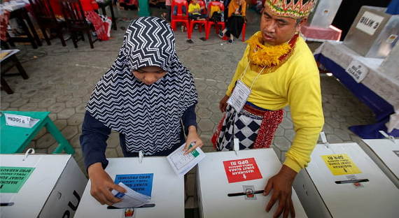 В Индонезии около 500 сотрудников избиркомов скончались после выборов