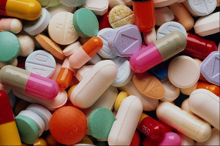 Правительство ограничит госзакупки импортных лекарств