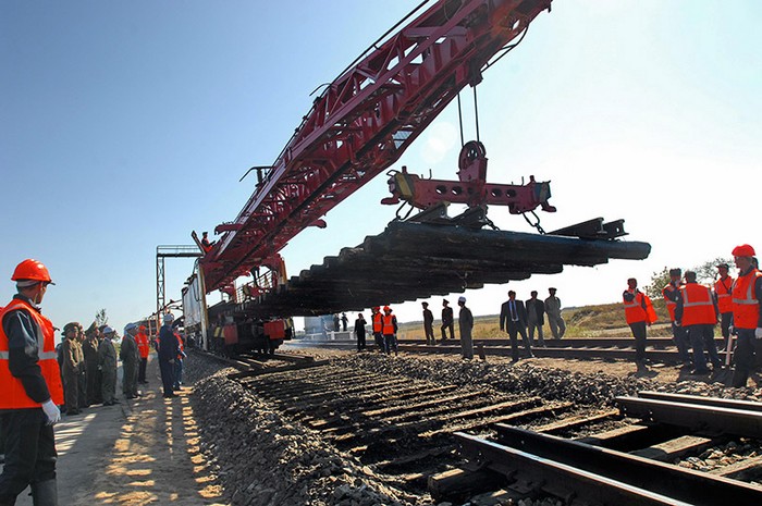 В Монголии стали строить железную дорогу, которая соединит РФ и КНР