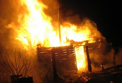 На выходных в Хакасии горели две бани, постройка и дом