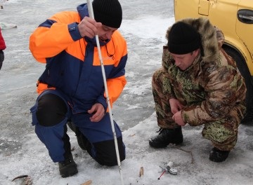Рыбаки Хакасии узнали толщину льда на водоемах республики на выходные
