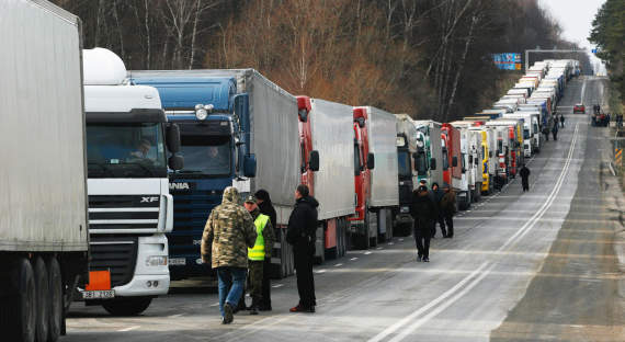 Иностранных водителей-дальнобойщиков не выпустят из России без оплаты штрафов