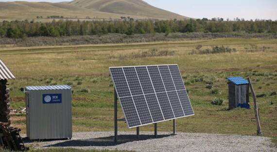 Солнечная электростанция в Хакасии успешно работает у фермера зимой