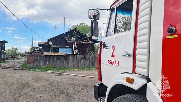 В Абакане короткое замыкание привело к пожару