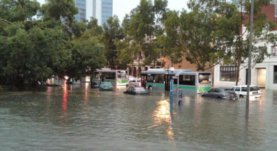 Из огня — да в наводнение: В Австралии эвакуируют людей из-за паводков