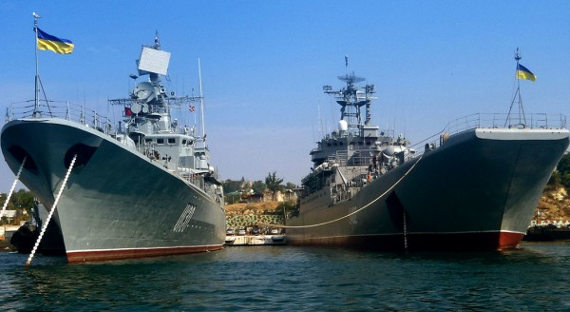 Офицеры ВМС Украины угрожают вернуться в Крым за квартирами
