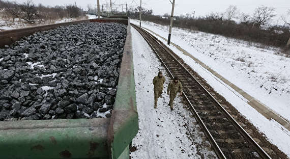 Украинские радикалы перекрыли железную дорогу в Конотопе