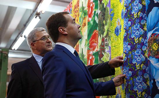 Медведев призвал текстильщиков к импортозамещению