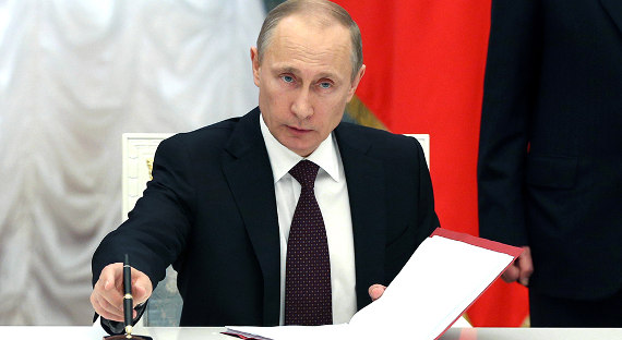 Президент Путин подписал пакет законов Яровой