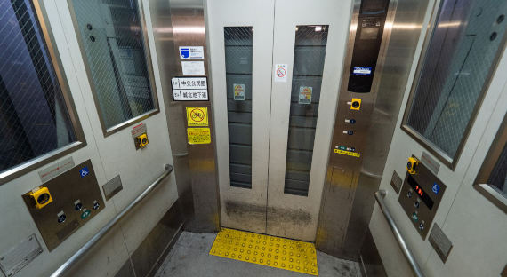 Две китаянки четыре дня выживали в лифте