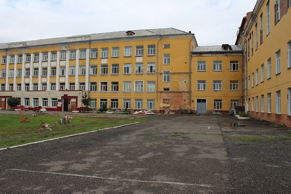 Старейшая школа Абакана дожила до ремонта