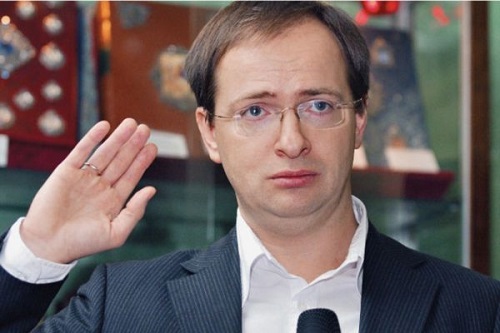 Министр культуры РФ принял почетный знак «Панфиловец» из рук ветерана