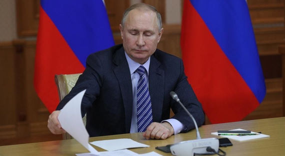 Путин подписал закон о повышении МРОТ