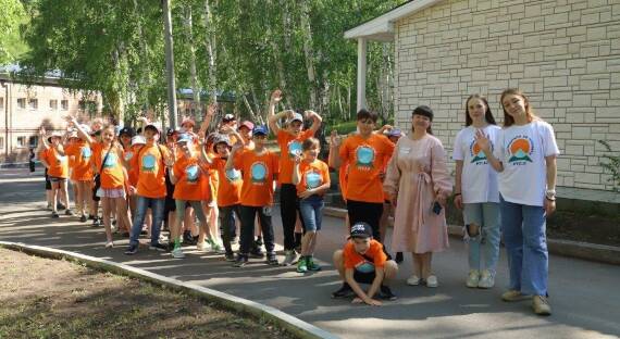 Первую летнюю смену открыли в саяногорском детском лагере "Металлург"