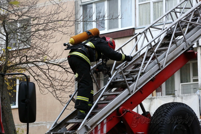 В Хакасии спасли курильщика, который поджег свою квартиру
