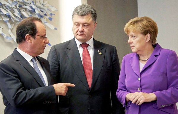 Больше не друзья: Меркель и Олланд давят на Порошенко