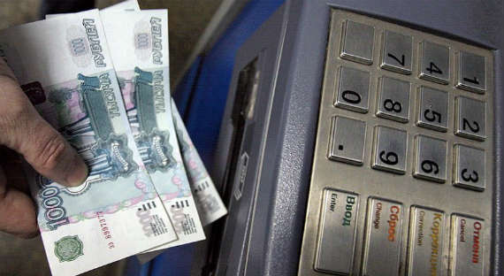 В Абакане завершилась история с деньгами, забытыми пенсионером в банкомате