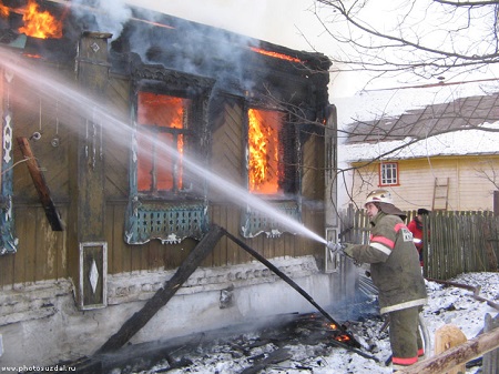 В воскресенье в Красноярском крае в огне погибли женщина и трое детей