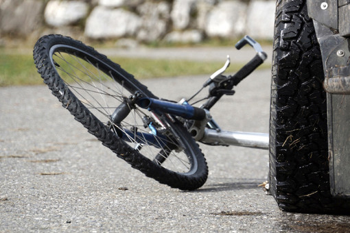Юный велосипедист попал под колеса машины в Абакане