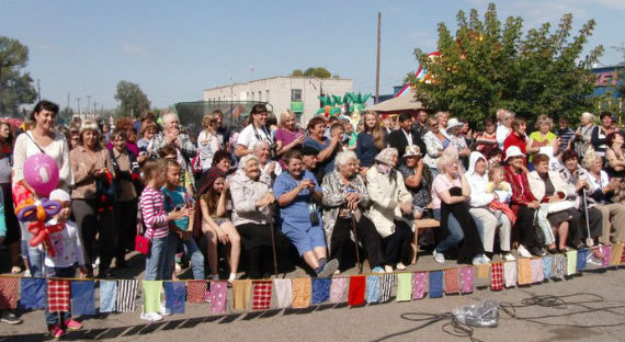 В Хакасии жителям на юбилей села подарили футбольное поле