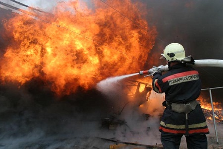 В столице Хакасии сгорел магазин