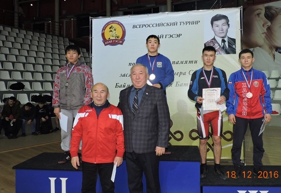 Борцы из Хакасии завоевали три медали на турнире в Улан-Удэ