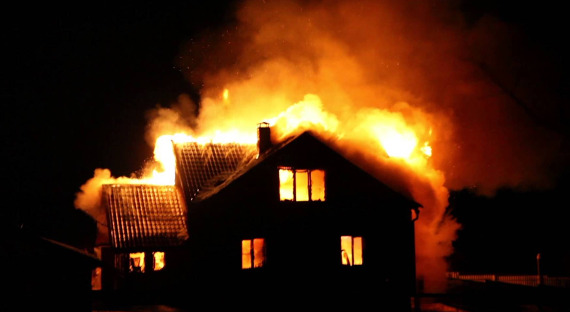 Ночные пожары в Хакасии: загорелся дом в Таштыпском районе
