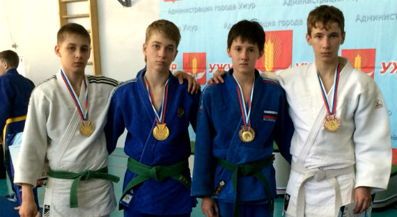 Хакасские дзюдоисты завоевали 14 медалей на турнире в Ужуре