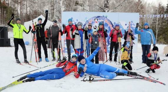 «Бросай салат, вставай на лыжи!» В Саяногорске прошел спортивный праздник