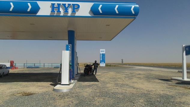 Туркмены задумались о будущем и ринулись скупать бензин