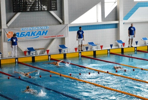 В Абакане стартовал чемпионат и первенство СФО по плаванию: первые результаты