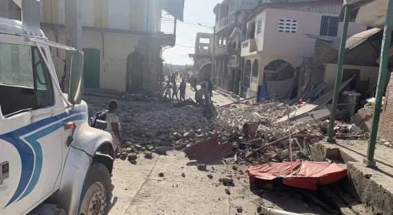 Землетрясение на Гаити: Погибли более 1200 человек